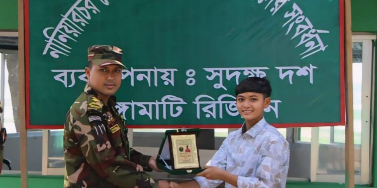 সাফ মহিলা ফুটবল দলের সদস্য কে নানিয়ারচর জোনের সংবর্ধনা