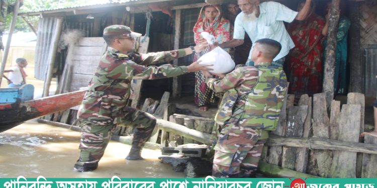 পানিবন্দি অসহায় পরিবারের পাশে নানিয়ারচর জোন