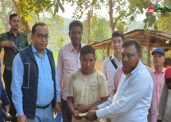 নানিয়ারচরে অগ্নিকান্ডে ক্ষতিগ্রস্ত মন্টু চাকমার পাশে দাড়াঁলেন বিএনপি সভাপতি নুরুজ্জামান