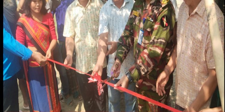 দূর্গম পাহাড়ে সেনাবাহিনীর সুপেয় পানির ব্যবস্থা