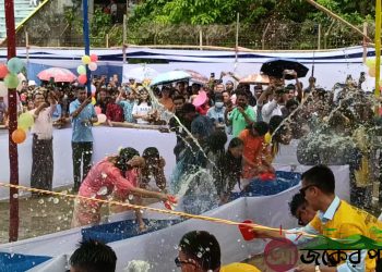 রাঙামাটিতে মারমা সম্প্রদায়ের ঐতিহ্যবাহী সাংগ্রাই জলকেলি