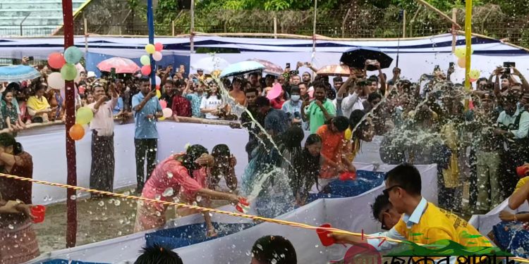 রাঙামাটিতে মারমা সম্প্রদায়ের ঐতিহ্যবাহী সাংগ্রাই জলকেলি
