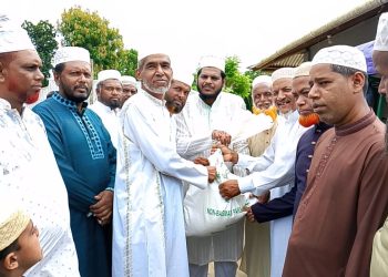 বাঘাইছড়িতে আগুনে ক্ষতিগ্রস্তদের মাঝে খাঁজা’র উপহার