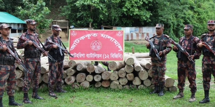 বরকলে বিজিবির অভিযানে গোলকাঠ আটক