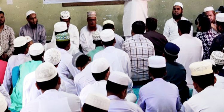 রক্তাক্ত জুলাই ঘিরে আল আমিন মাদ্রাসায় দোয়া