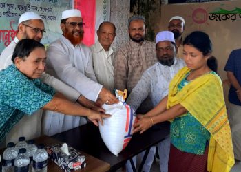 রাঙামাটিতে পানিবন্দি মানুষের পাশে জামায়াত