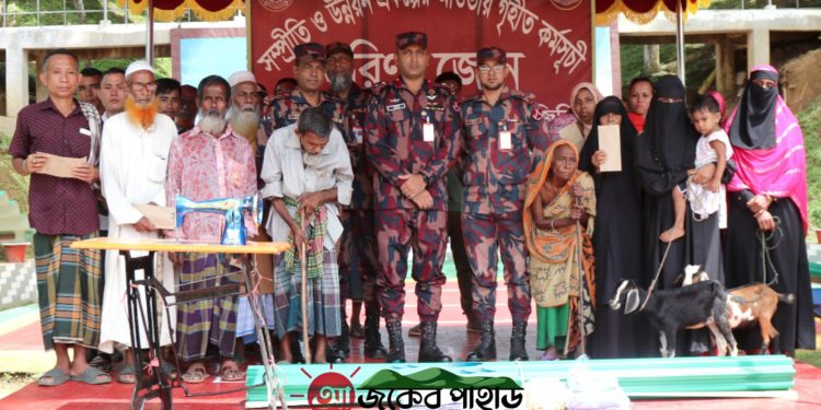 বরকলে ১২ বিজিবির আর্থিক সহায়তা প্রদান