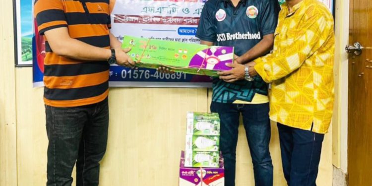 কোচিং সেন্টারে হাবীব আজমের ইলেক্ট্রিক সামগ্রী