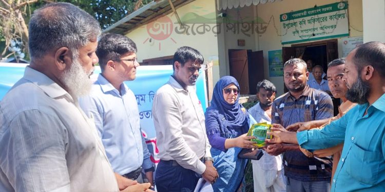 নানিয়ারচরে সার ও বীজ পেলো ১৮৫জন কৃষক