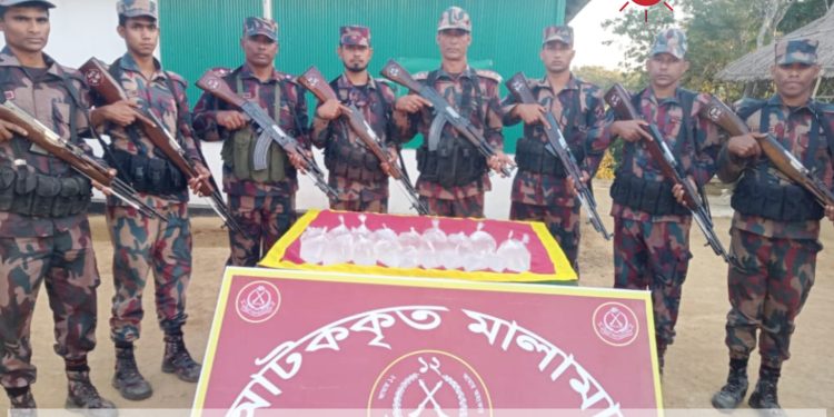 বরকলে বিজিবির অভিযানে চোলাই মদ আটক
