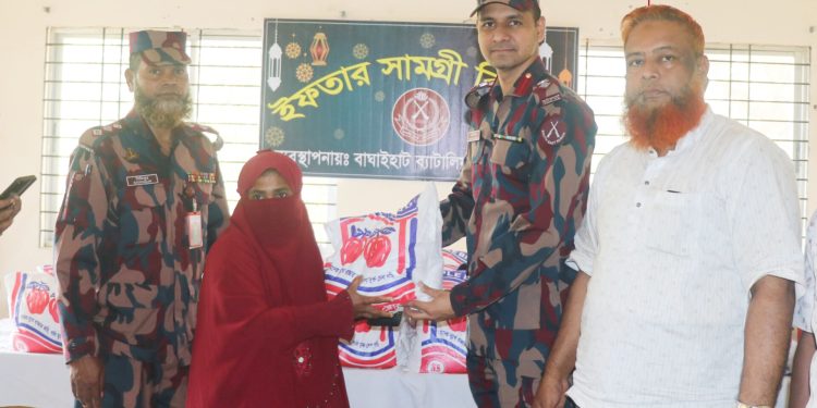 রমজান উপলক্ষে সাজেকে বিজিবির ইফতার সামগ্রী
