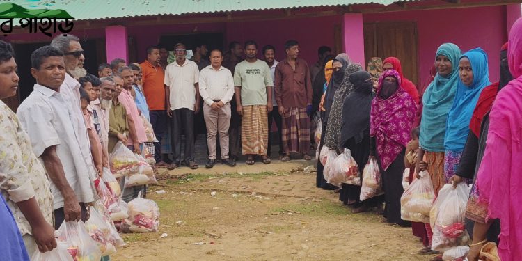 খেদারমারা ইউনিয়নে অসহায়দের ঈদ সামগ্রী বিতরণ