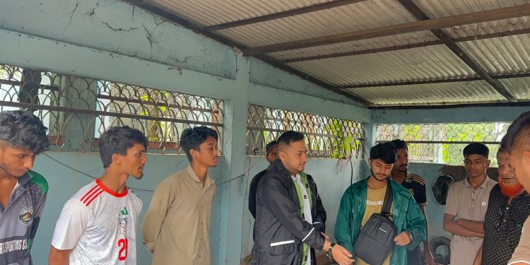 পাহাড় ধ্বসের ঝুঁকিপূর্ণ এলাকা পরিদর্শনে হাবীব আজম