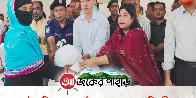 বাঘাইছড়ির বন্যার্তদের পাশে এমপি দীপেন