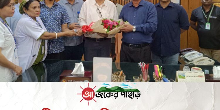 জেলা পরিষদ চেয়ারম্যানকে স্বাস্থ্য বিভাগের ফুলেল শুভেচ্ছা