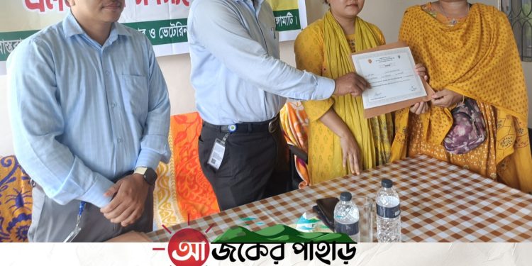 প্রাণিসম্পদ উন্নয়নে নানিয়ারচরে এলএফজি সদস্য প্রশিক্ষণ