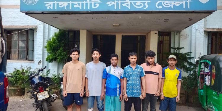 রাঙামাটি পুলিশের সাঁড়াশি অভিযানে মাদক কারবারিসহ আটক ৬