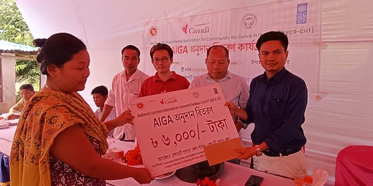 নানিয়ারচরে সাড়ে ৩ লক্ষ টাকা এআইজিএ অনুদান বিতরণ