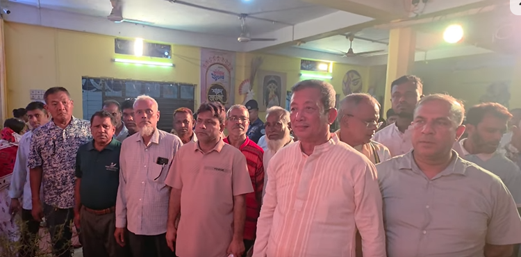 রাঙামাটির বিভিন্ন পূজামণ্ডপ পরিদর্শনে জেলা পরিষদ চেয়ারম্যান দীপন তালুকদার