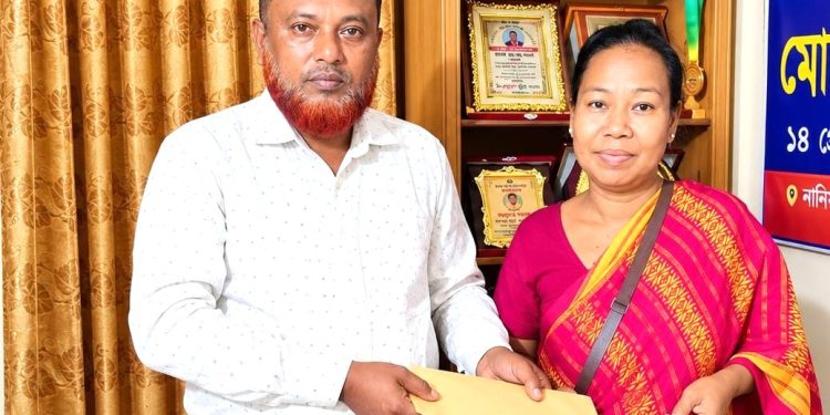 অসুস্থ্য নারীর পাশে মানবিক সহায়তার হাত বাড়ালেন বিএনপি নেতা নুরুজ্জামান