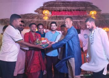 উৎসবের আনন্দ ভাগাভাগি করে নিতে পূজামণ্ডপে মহালছড়ি জোন কমান্ডার