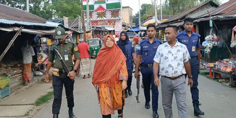 নানিয়ারচরে ইউএনওর বাজার মনিটরিং, নিত্যপণ্যের দাম নিয়ন্ত্রণে তদারকি