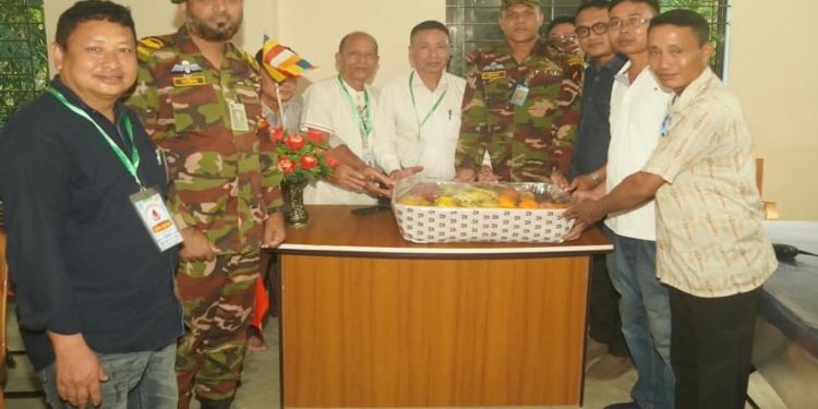 কঠিন চীবর দান ঘিরে রত্নাংকুর বিহারে নানিয়ারচর জোনের সৌজন্য উপহার